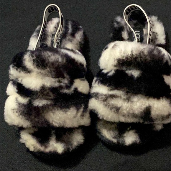 UGG GIRLS SIZE 11 BLACK WHITE ZEBRA LOOK PLUSH SLIPPERS ELASTIC ANKLE STRAPS - Picture 1 of 9